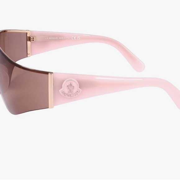 Authentic Moncler Shield Sunglasses with original cloth and case